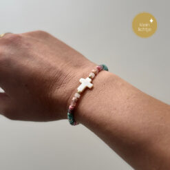 Armbandje kruis pastel